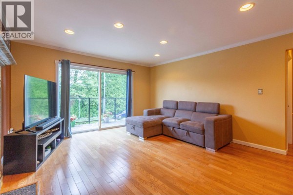 111 N Fell Avenue, Burnaby, BC V5B1L3 Photo 4