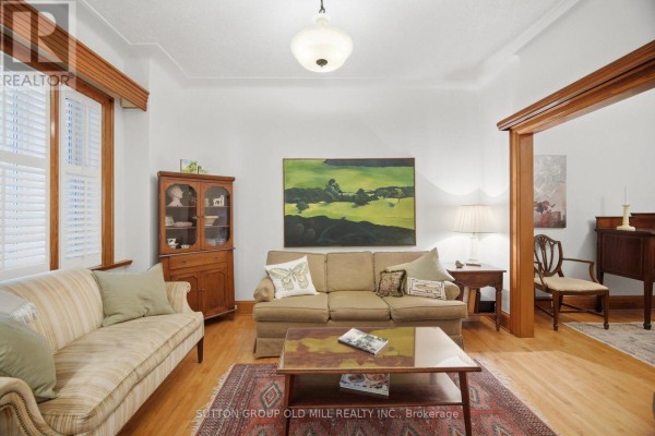 Primary Bedroom - 111 Palmerston Avenue, Toronto, ON M6J2J2 Photo 5