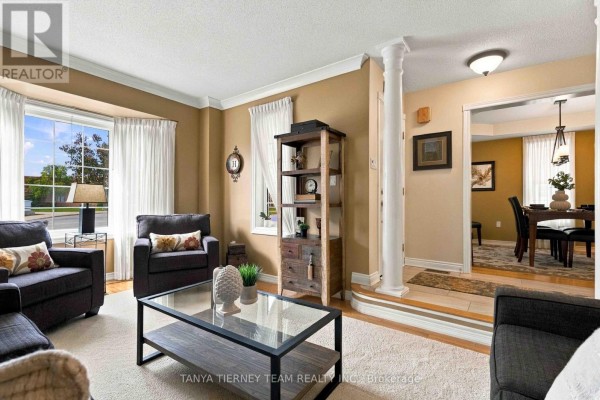 Kitchen - 111 Watford Street, Whitby, ON L1M1G5 Photo 5