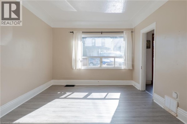 Sunroom - 111 West Avenue N, Hamilton, ON L8L5C4 Photo 4
