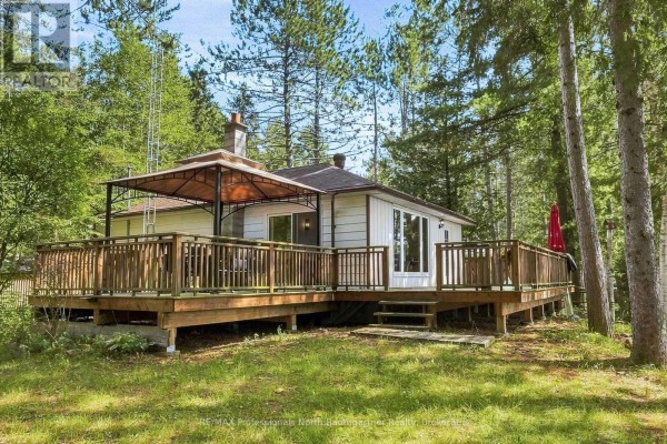 Living room - 1110 Edward Sanderson Road, Highlands East, ON K0L2Y0 Photo 5