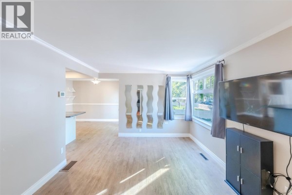 Primary Bedroom - 1110 Kilwinning Street, Penticton, BC V2A4P1 Photo 5