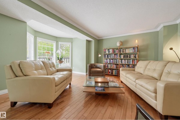 Family room - 11107 98 Av Nw, Edmonton, AB T5K0E1 Photo 4