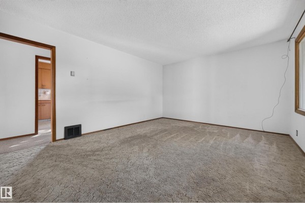 Kitchen - 11109 38 St Nw, Edmonton, AB T5W2E9 Photo 3