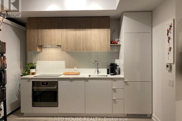 1111 - 161 Roehampton Avenue, Toronto, ON M4P0C8 Photo 3