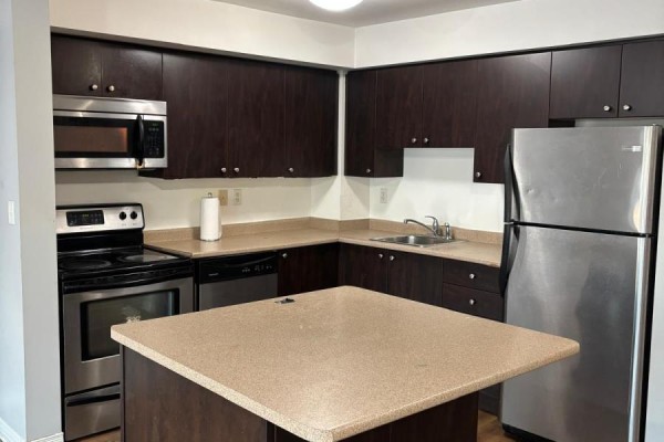 1111 - 215 Queen Street E, Brampton, ON L6W0A9 Photo 3