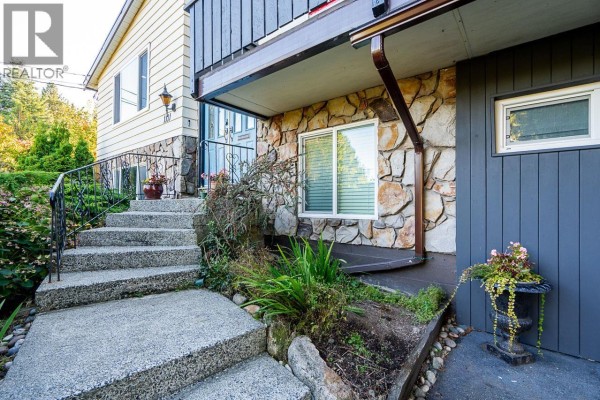 1111 English Bluff Road, Delta, BC, photo 2