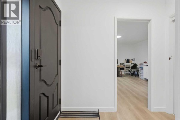 3pc Bathroom - 11116 Southdale Road Sw, Calgary, AB T2W0X4 Photo 4