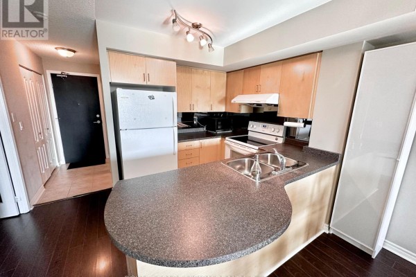 Kitchen - 1112 - 17 Barberry Place, Toronto, ON M2K3E6 Photo 3