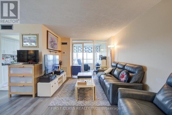 1112 - 330 Alton Towers Circle, Toronto, ON, photo 3
