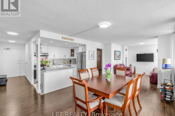 Dining room - 1112 - 3590 Kaneff Crescent, Mississauga, ON L5A3X3 Photo 2