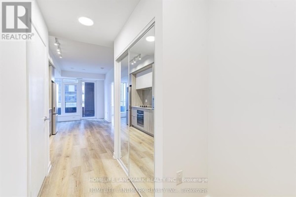 1112 - 395 Square One Drive, Mississauga, ON L5B0P6 Photo 4