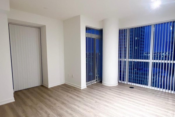 Dining room - 1112 - 8 Interchange Way, Vaughan, ON L4K5Z7 Photo 2