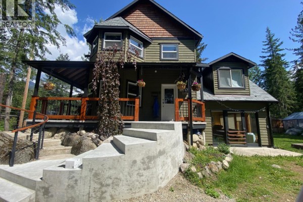 Primary Bedroom - 1112 Hume Street, Slocan, BC V0G2C0 Photo 2