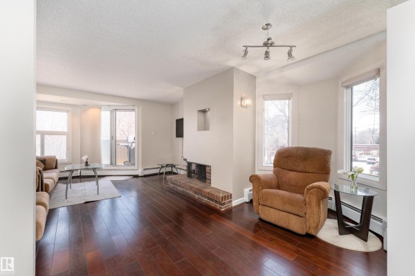 Kitchen - 11120 83 Av Nw, Edmonton, AB T6G0V1 Photo 3