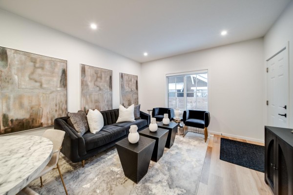 11121 62 Street, Edmonton, AB T5W4B8 Photo 4