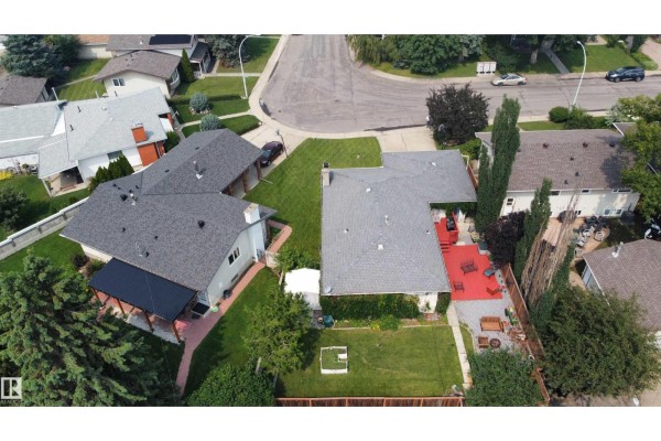 Kitchen - 11131 35a Av Nw, Edmonton, AB T6J0A4 Photo 3