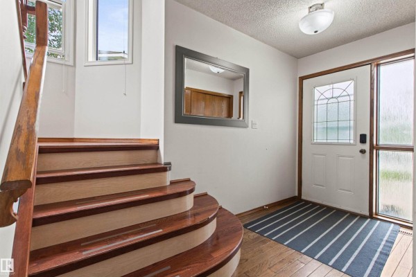 Kitchen - 11139 157 Av Nw, Edmonton, AB T5X4V1 Photo 3
