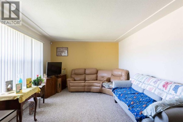 Dining room - 1114 11 Avenue N, Lethbridge, AB T1H1M7 Photo 4