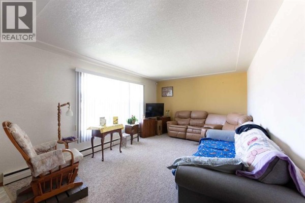 Kitchen - 1114 11 Avenue N, Lethbridge, AB T1H1M7 Photo 5