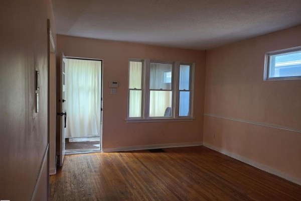Bedroom 2 - 11143 127 St Nw, Edmonton, AB T5M0T5 Photo 4