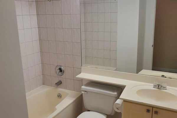 Bathroom - 1115 - 8 Lee Centre Drive, Toronto, ON M1H3H8 Photo 5