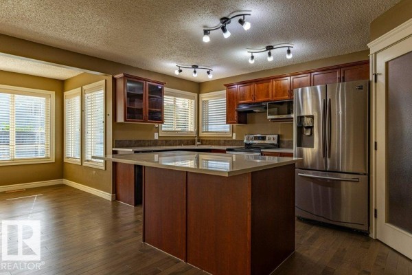 Kitchen - 1115 117a St Sw Sw, Edmonton, AB T6W0B9 Photo 3