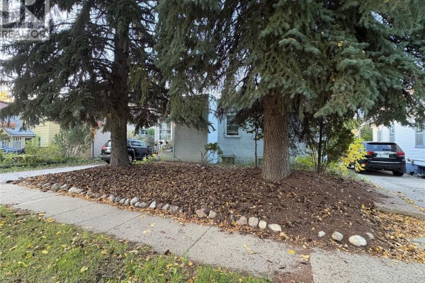 1115 13th Street E, Saskatoon, SK S7H0C1 Photo 2