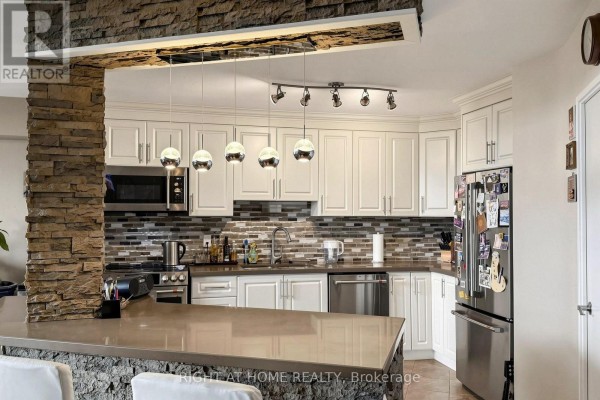 Kitchen - 1116 - 15 Vicora Linkway, Toronto, ON M3C1A8 Photo 3