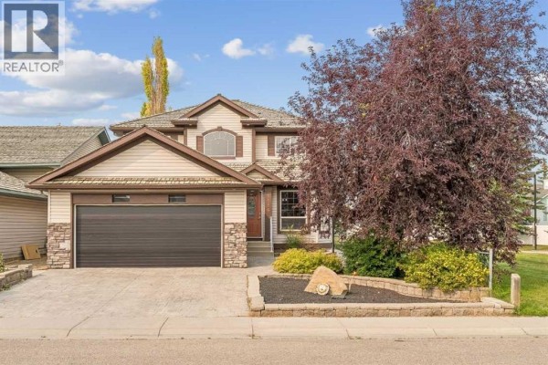 1116 Woodside Way Nw, Airdrie, AB, photo 2