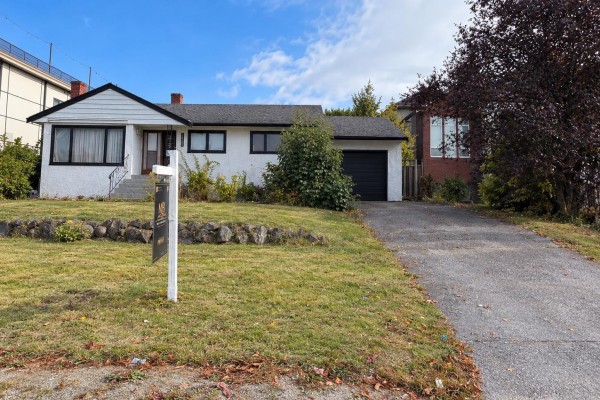 11160 135a Street, Surrey, BC V3R3A4 Photo 2