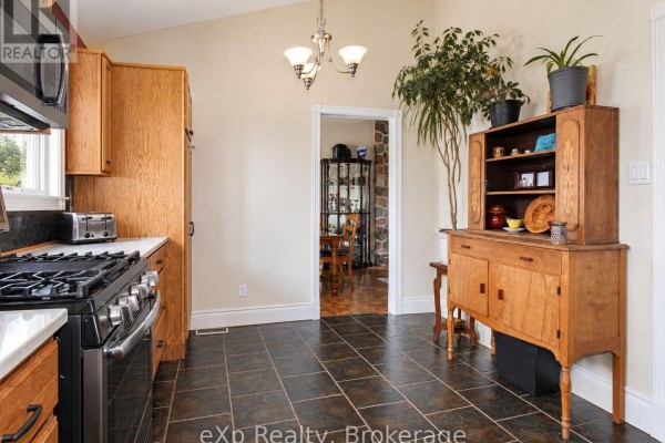 Kitchen - 111690 Grey Road 14, Southgate, ON N0G1N0 Photo 5