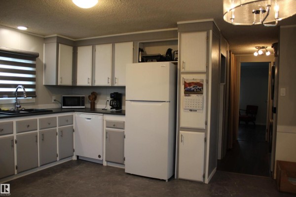 1118 Lakevista Dr, Sherwood Park, AB, photo 2