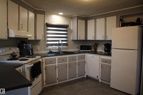 1118 Lakevista Dr, Sherwood Park, AB, photo 3