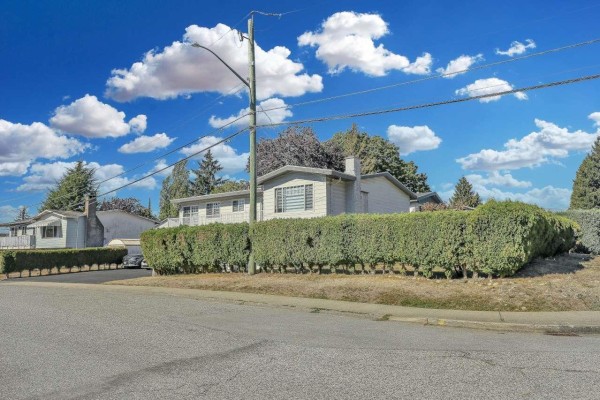 11183 74a Avenue, Delta, BC V4C7C4 Photo 3