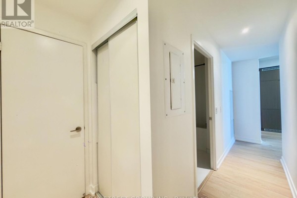 1119 - 20 Edward Street, Toronto, ON M5G1C9 Photo 4