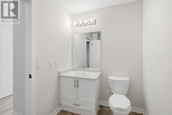 Kitchen - 112 - 2500 Saw Whet Boulevard, Oakville, ON L6M5L7 Photo 3
