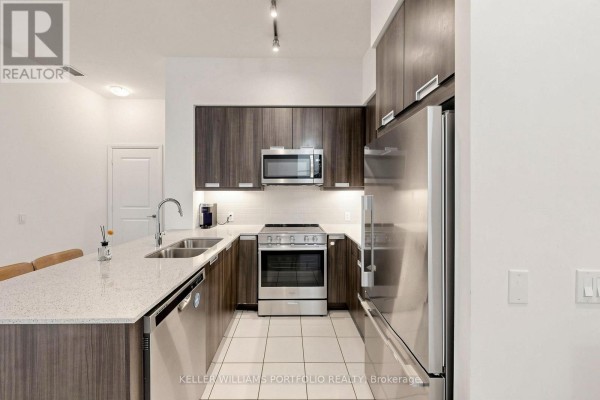 Living room - 112 - 35 Watergarden Drive, Mississauga, ON L5R0G8 Photo 3