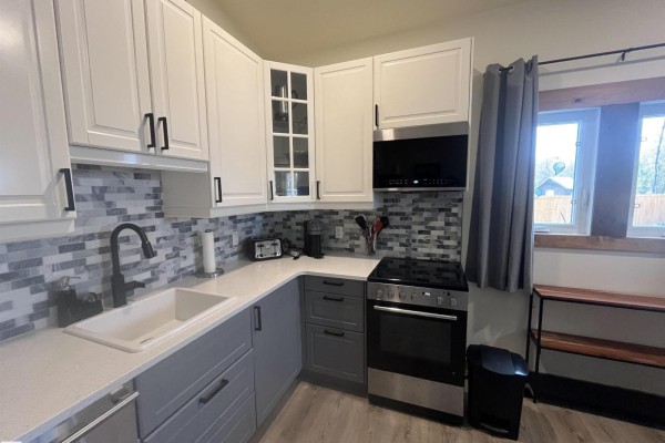 Kitchen - 112 9002 Hwy 16, Rural Yellowhead, AB T0E2M0 Photo 3
