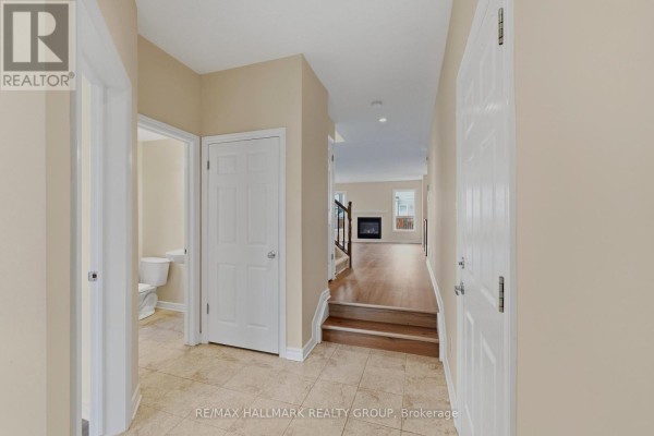 112 Akita Walk, Ottawa, ON K2J3T9 Photo 3
