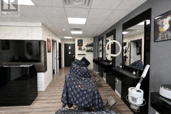 112 Burnhamthorpe Road E, Oakville, ON L6H0X8 Photo 4