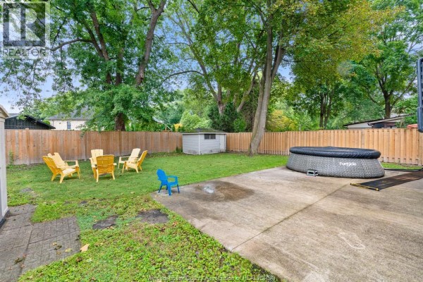 Yard with above-ground pool, shed, and patio furniture - 112 Clovelly Tecumseh