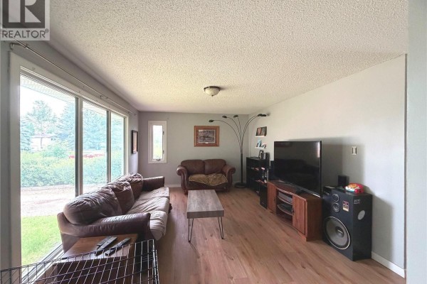 Living room - 122 Dianne Street, Balcarres, SK S0G0C0 Photo 3