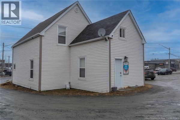 112 Duke Street, Miramichi, NB E1N1H2 Photo 2