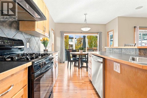Foyer - 112 Eversyde Way Sw, Calgary, AB T2Y4V5 Photo 3