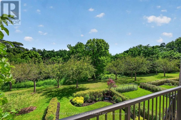 112 Fairwood Place W, Burlington, ON, photo 3