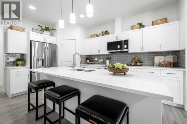 Kitchen - 112 Halo Point, Cochrane, AB T4C3R9 Photo 3