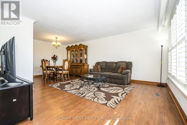 Dining room - 112 Harris Crescent, Vaughan, ON L4L1R9 Photo 3