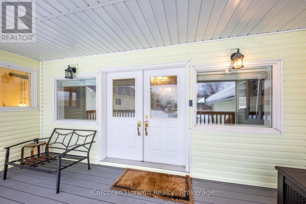 Entrance porch with steps leading to the front door, surrounded by snow - 112 Heath Valley Trail, Georgian Bay