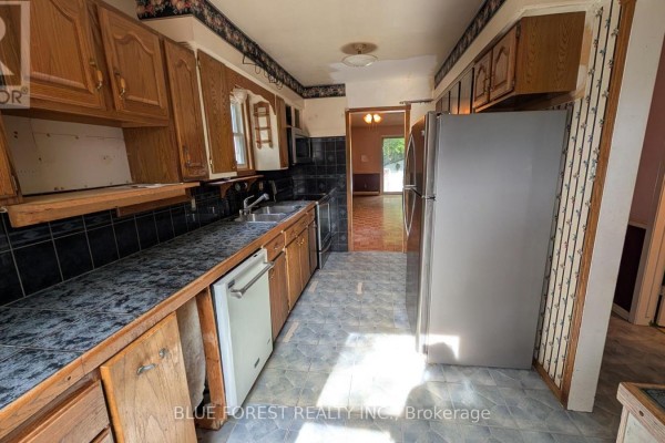 A bathroom with a vanity, toilet, and bathtub with a shower curtain. - 112 Marlborough Avenue, London South